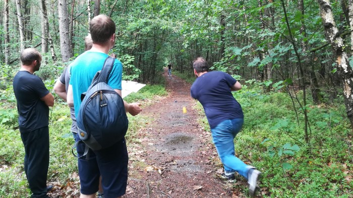 Road bowling on the Veluwe in 