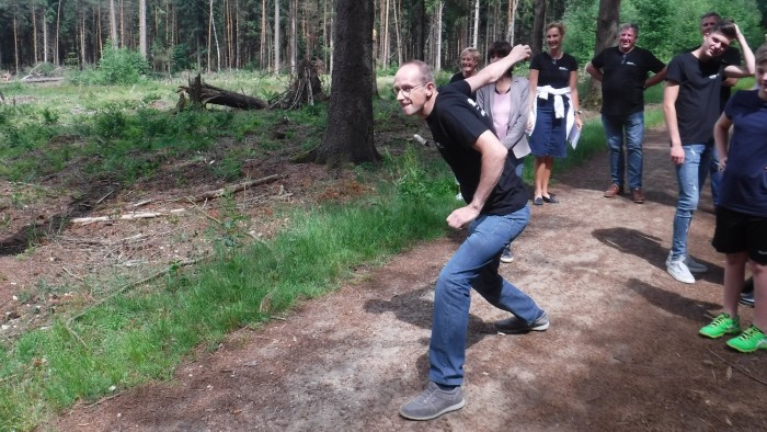 Road bowling on the Veluwe in 