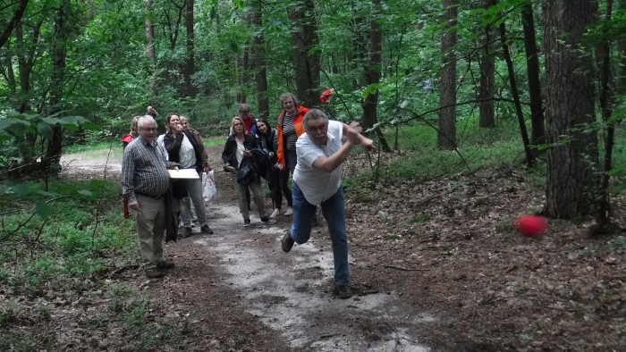 Road bowling on the Veluwe in 